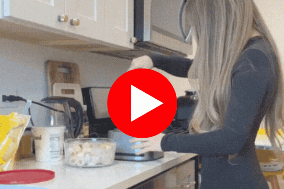 Black Abstract Texture Zoom Virtual Background (Post para Instagram (45))